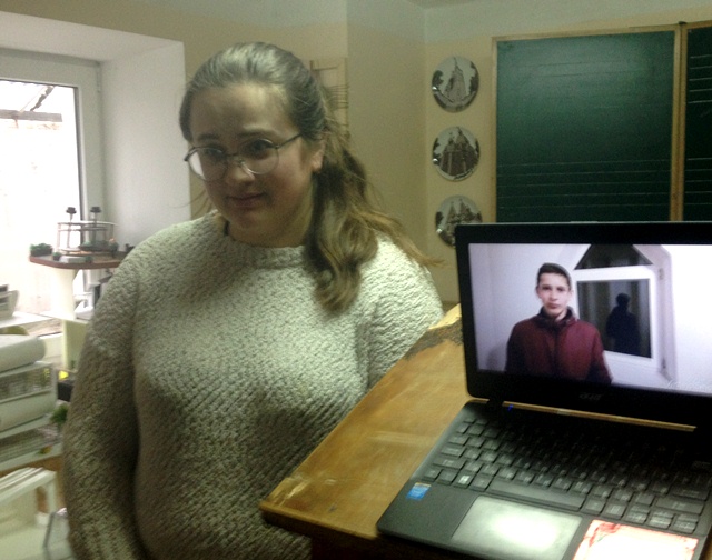 Студентка Концевич Д. демонструє відео, змонтоване власноруч